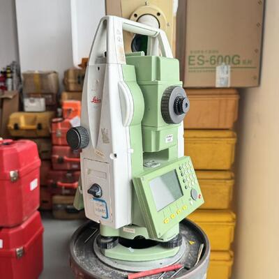 Used Leica TS09 Total Station with 1000m None Prism Distance IP66 Dust and Water Resistance and 1 Minimum Readout for Accurate Surveying
