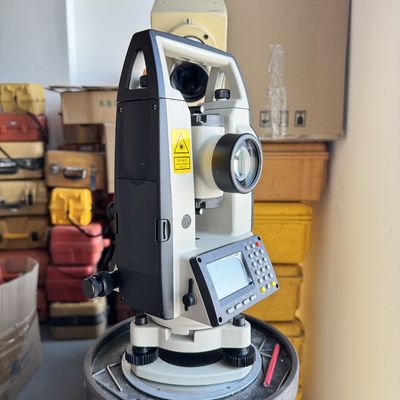 사우스 브랜드 전자 디지털 경위의 NT-023, 25.9배율 및 시준 거리 정밀도 ≤0.4%D로 정확한 거리 측정