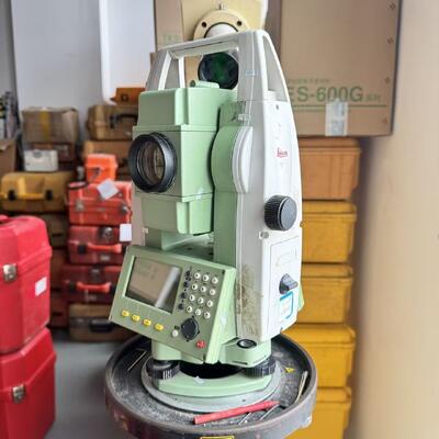 사용 된 Leica TS09 전체 스테이션 IP66 먼지 및 물 저항, 0.6s 거친 측정 및 1 최소 판독 정확도 조사 도구